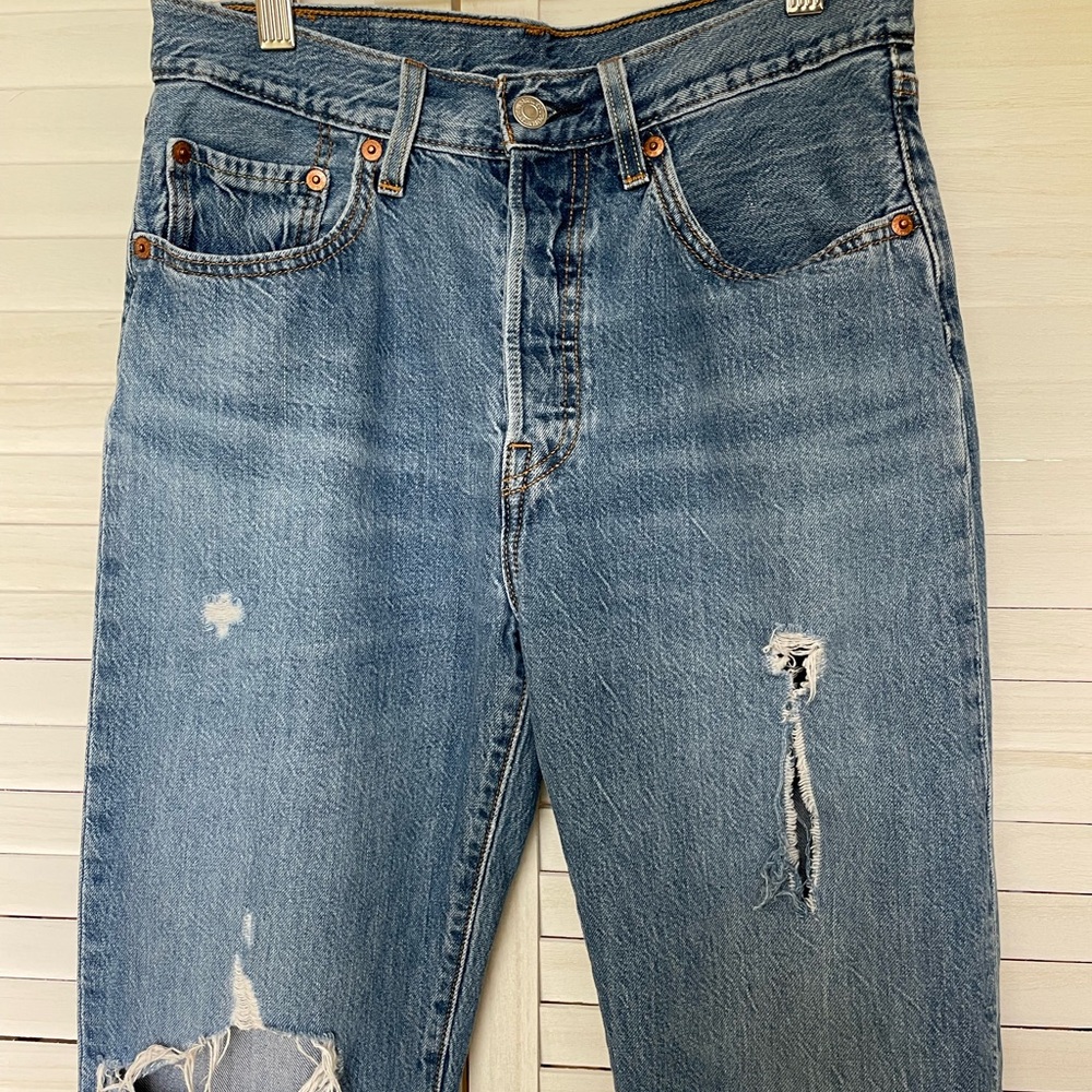 Levis 501 P Womens Distressed Medium Wash Jeans Size 26 x 30 Button Fly - Picture 5 of 7